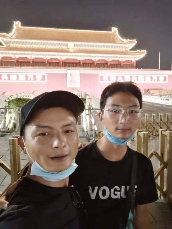 妈妈|湖南高考文科第一名，带着妈妈遗照上清华