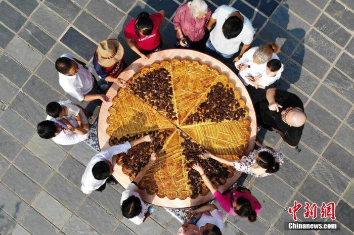 古代|超乎想象！古代也有“超级月饼”，所绘图案很精致