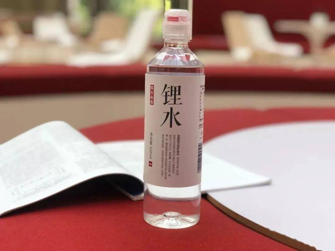首富|大自然的搬运工成就新首富,设计师酸了!农夫山泉跨界包装设计盘点