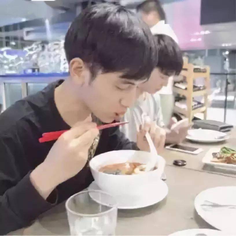 生活|泰国小哥花15万整形，成功从屌丝逆袭变男神！