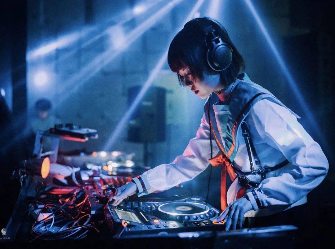 散粉|学会这几招，你会是舞池中的下一个靓仔！