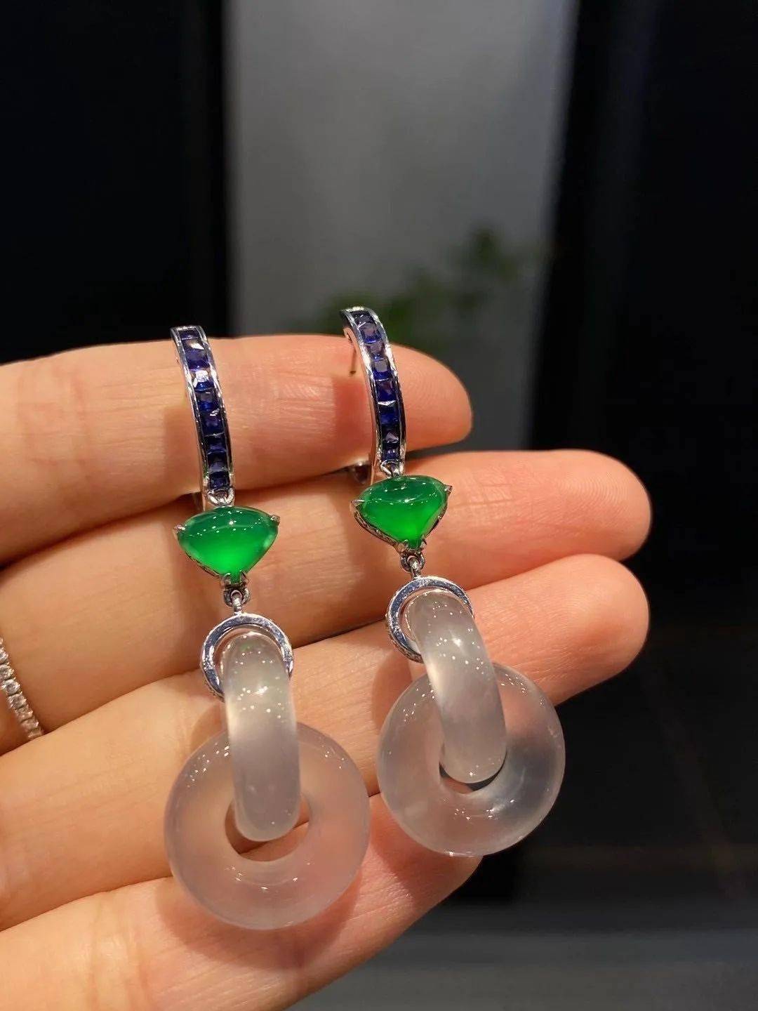 区别|女人戴珠宝和戴黄金首饰有什么区别？