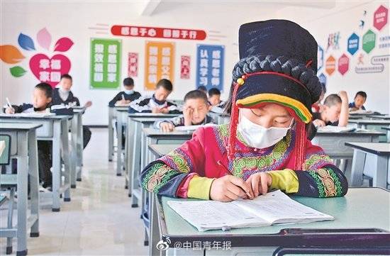 宁蒗县|学校建在县城中心地段学生背着土豆上学的日子一去不复返