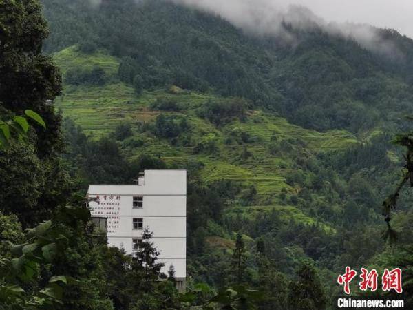 贵州|村里最好的建筑是学校，这个贵州山村5年出了36名大学生