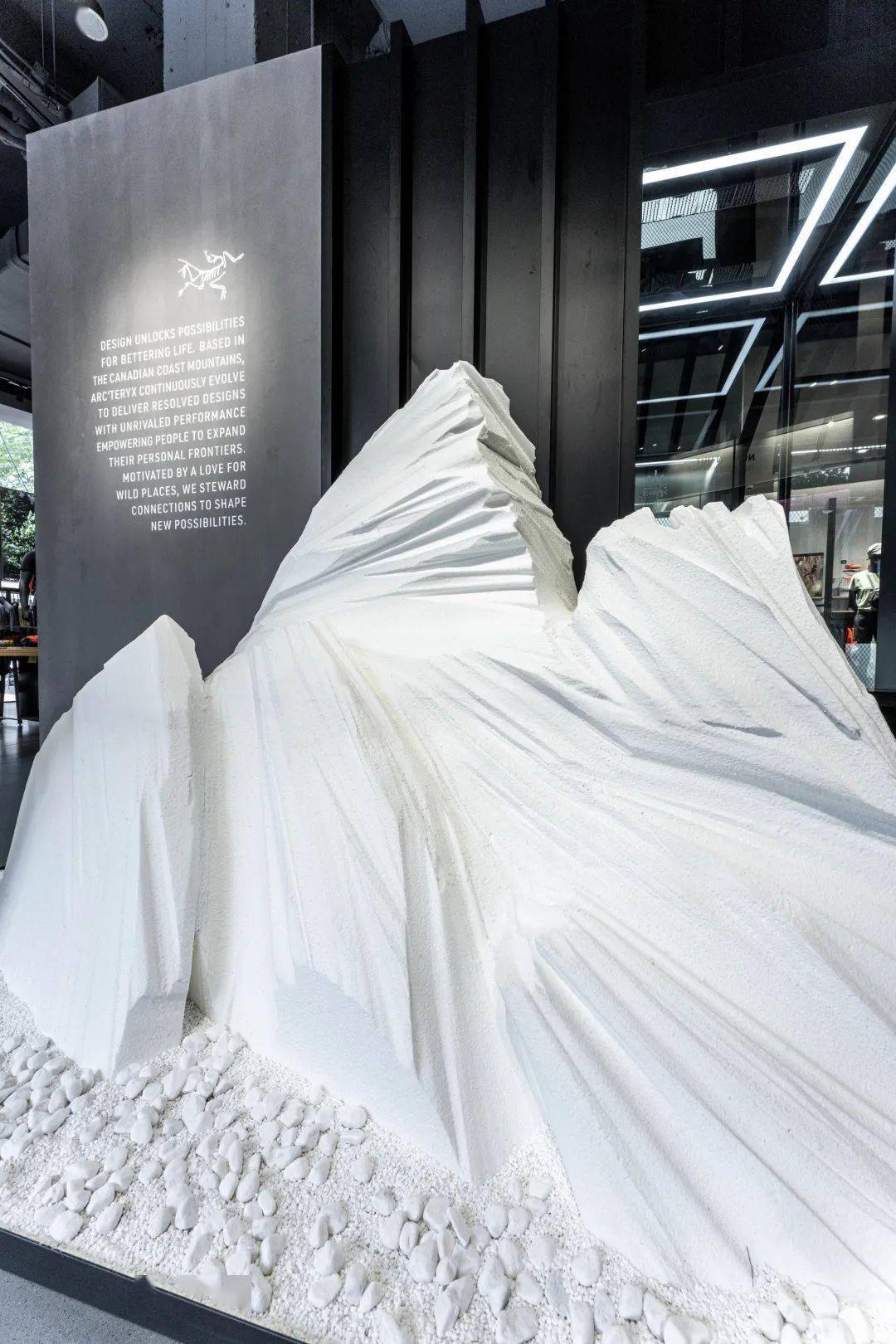 Outdoor|飞向「潮流」一端的ARC'TERYX始祖鸟,还有什么值得我们去探索