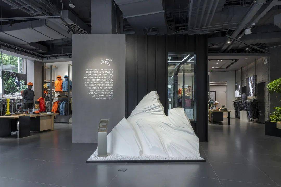 Outdoor|飞向「潮流」一端的ARC'TERYX始祖鸟,还有什么值得我们去探索