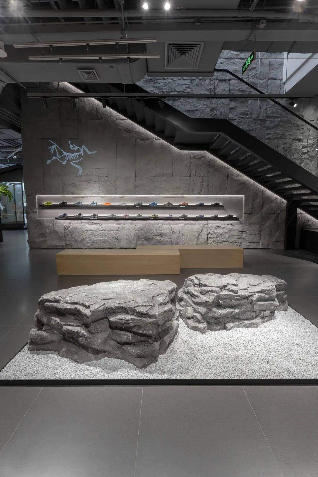 Outdoor|飞向「潮流」一端的ARC'TERYX始祖鸟,还有什么值得我们去探索