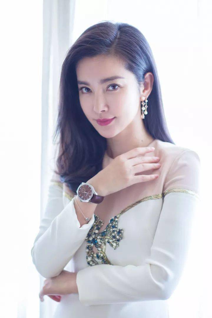 脸型|换个刘海老十岁？千万不要被这个发型给坑了...