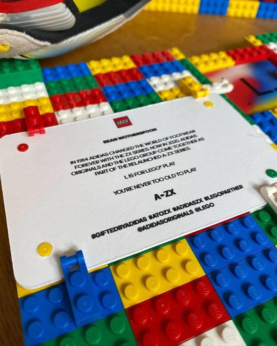 配色|Sean Wotherspoon 亲晒乐高 x adidas 联名鞋款