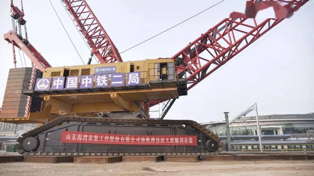 三一scc20000a圆满首吊中国铁路史上最大吨位履带起重机吊装作业