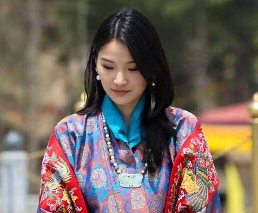 终身|7岁定终身，29岁怀二胎……这个不丹王后有点不一般！