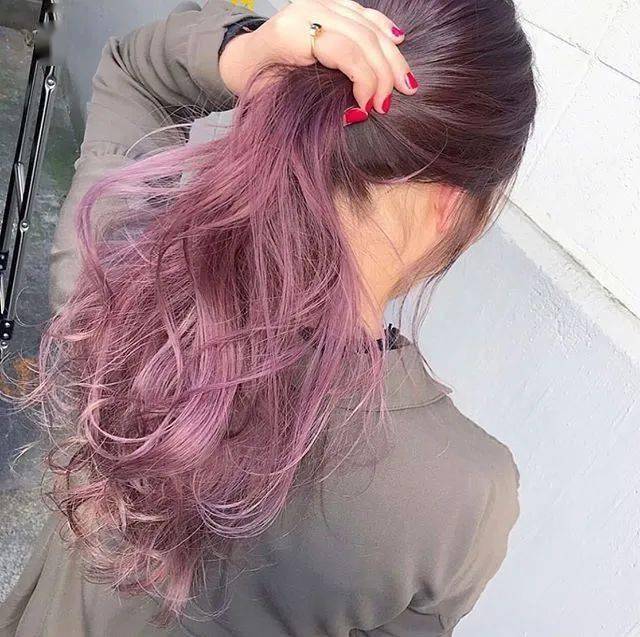 棕色|虞书欣和李圣经双双换上神仙发色，秋冬最显肤白发色你get了吗？