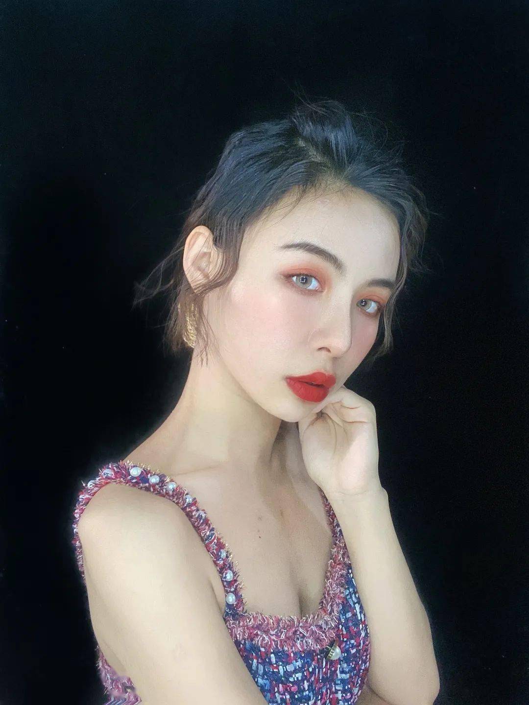 时尚|孟佳成团后时尚资源好到逆天 还不是因为私下这些“小动作”！