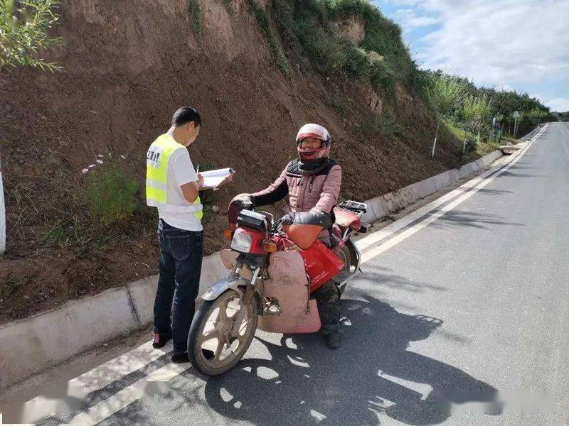 庄浪公安交警:依托农村劝导站开展秋季农村道路交通安全管理工作_手机