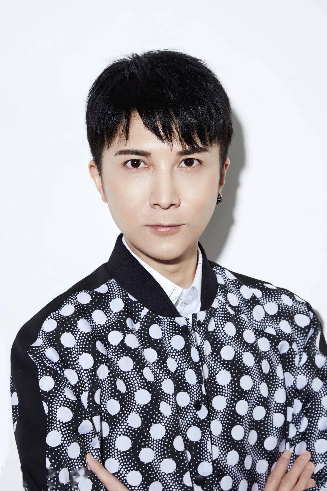 时尚|孟佳成团后时尚资源好到逆天 还不是因为私下这些“小动作”！