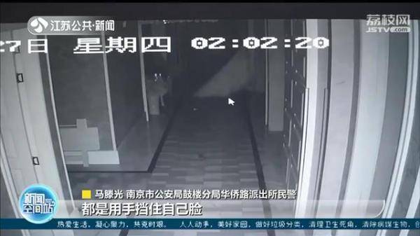 别想跑！小偷全身裹着桌布店内行窃 得手后用手