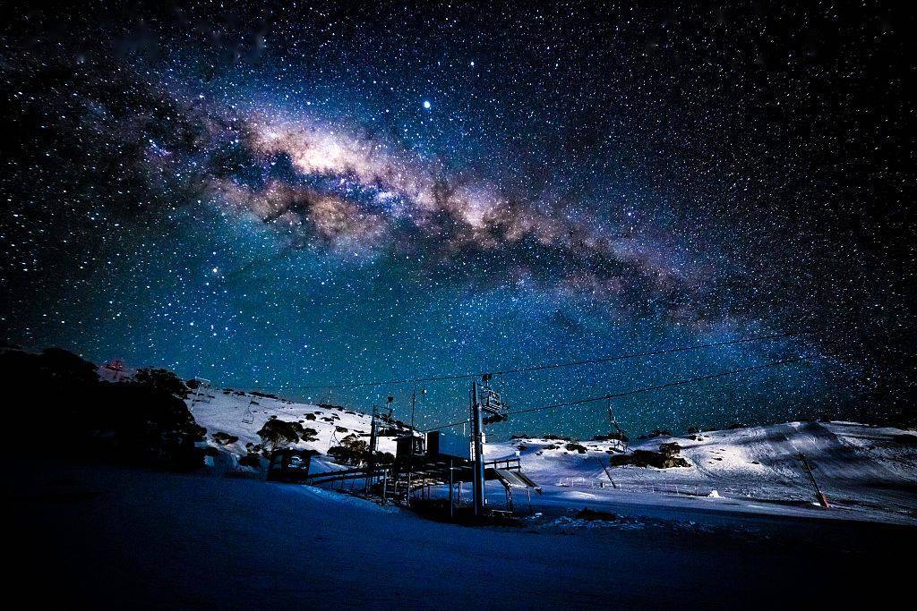 澳大利亚滑雪场夜空银河璀璨 如梦如幻