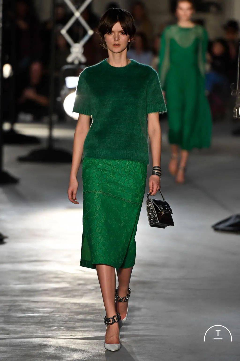 绿色|秋天穿“森林绿”，气质又显白，早穿早美！