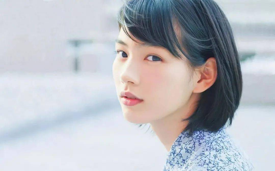 潘达|日本20年老木头,经1300°高温烧成“变态黑炭”,几分钟溶掉黑头,太神奇!