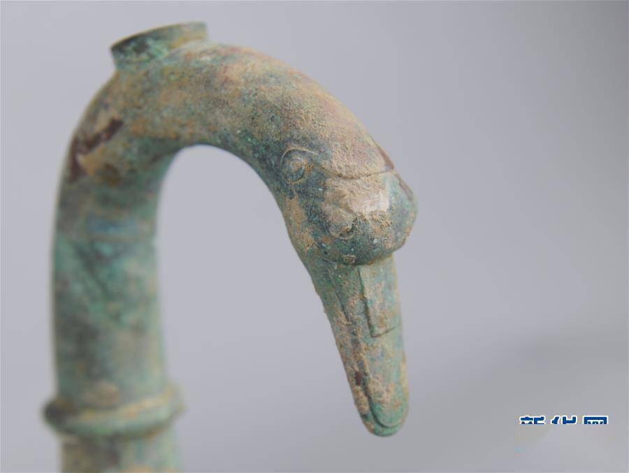 铜壶|鹅首曲颈青铜壶内液体是啥？实锤了，是西汉古酒！