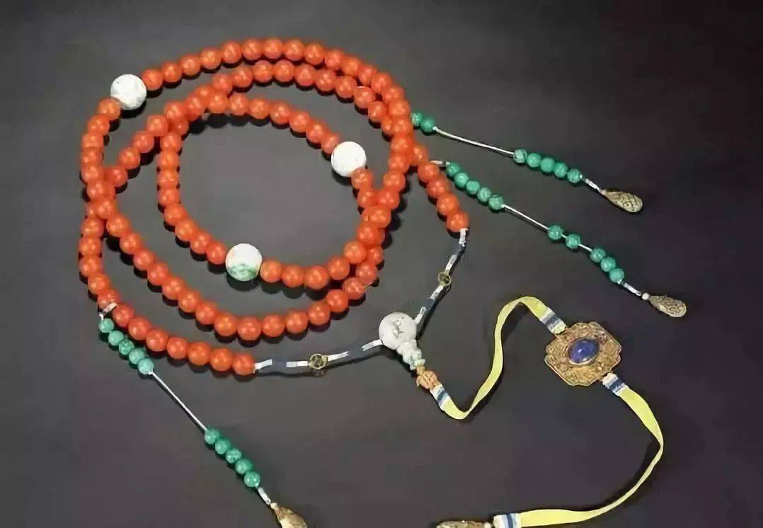 冠冕|RR · TRENDS | 看珠宝界的新晋“网红”如何俘获人心