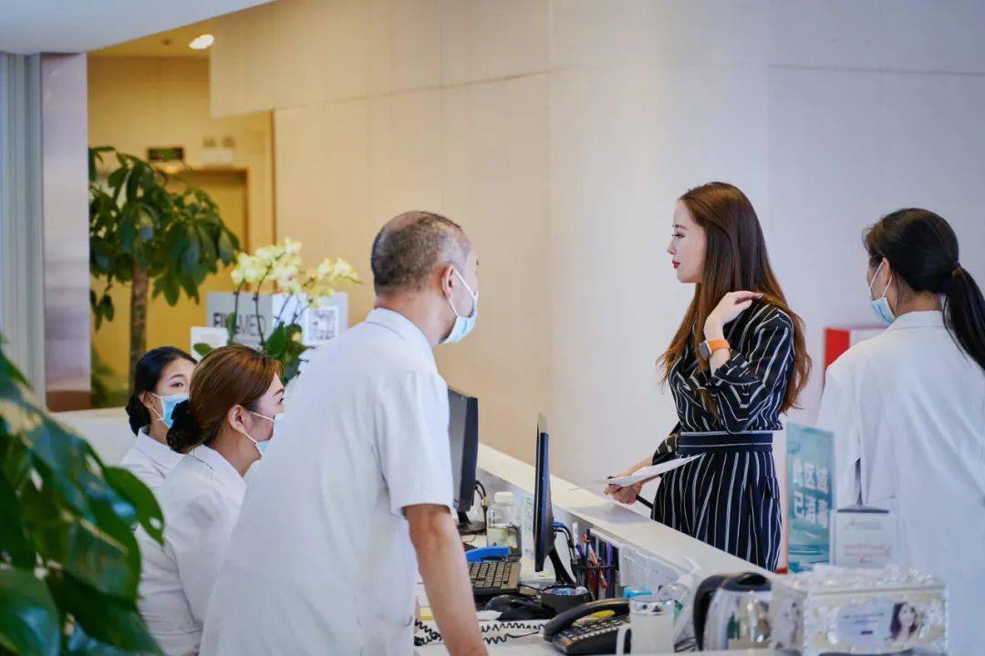 花尽|男性整容众生相：黑道大哥被毁容，商场保安花尽月薪求变美