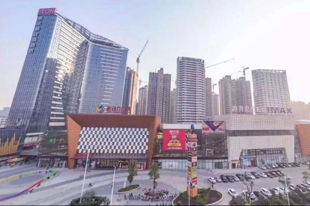 （实景图）三水新城三水新城目前仅有万达广场苦苦支撑，纵使是全国连锁