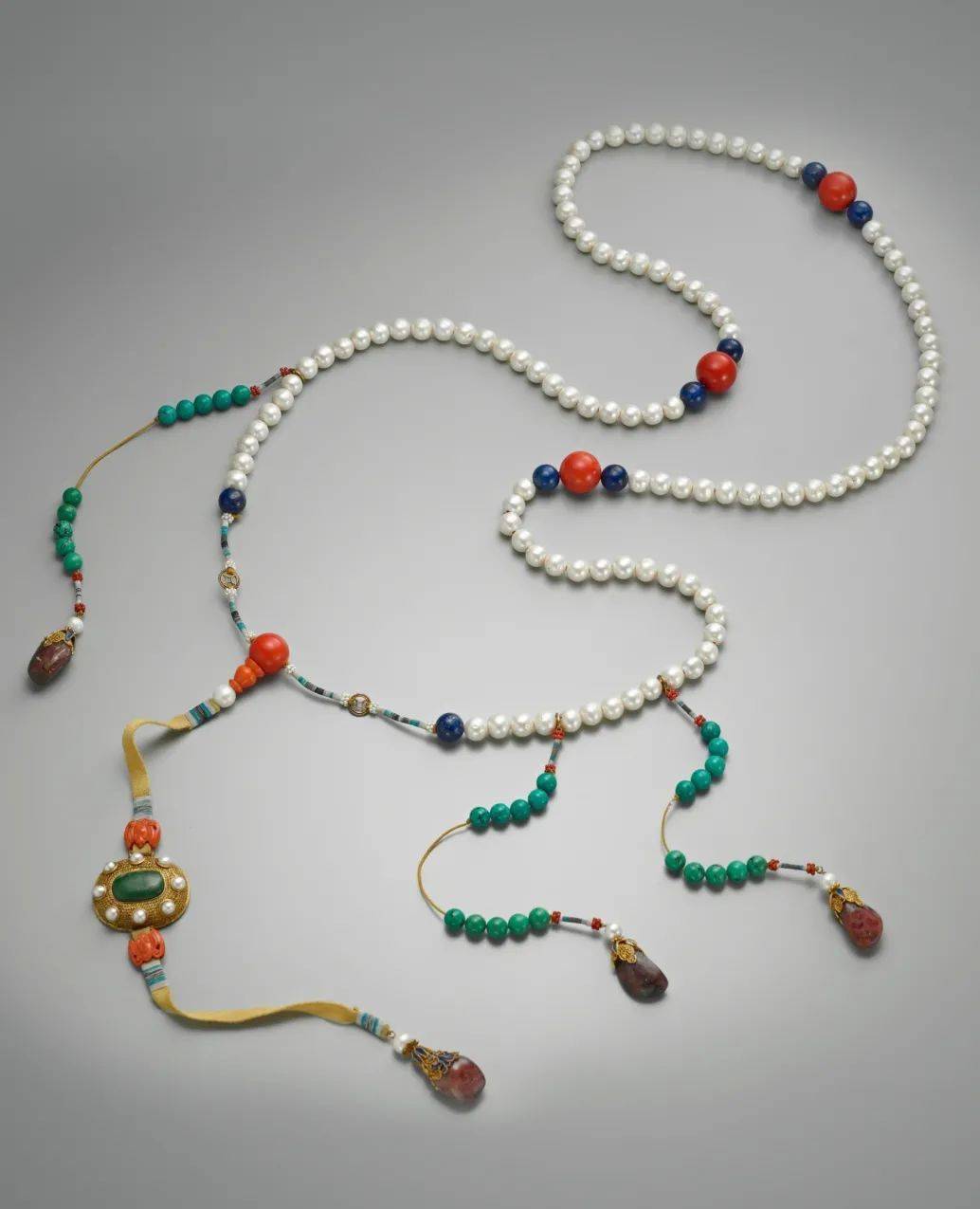 冠冕|RR · TRENDS | 看珠宝界的新晋“网红”如何俘获人心