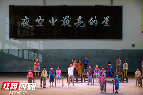 冯必烈|背后③丨知识改变命运，教育扶贫点亮星星之光