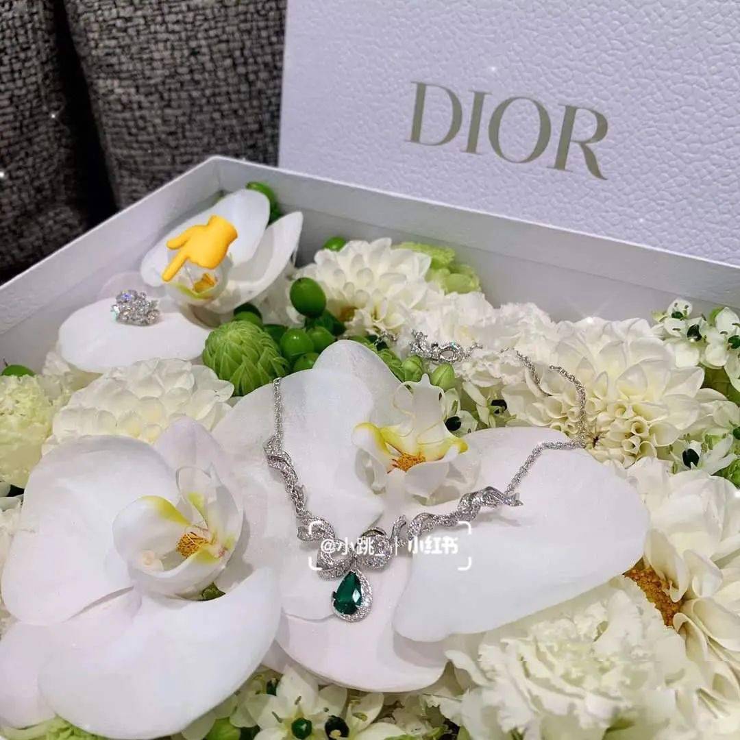 富婆|钻石暴跌，1克拉成白菜价？可为啥这些富婆却越买赚越多……