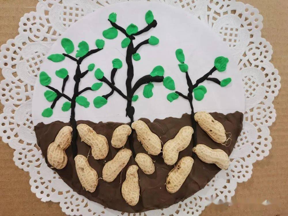 记大二班一场别开生面的花生分享会 疫情后的第二个新学期,大二班