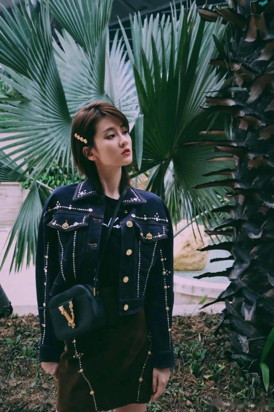 伪装成|伪装成乖乖女、正面“刚”老板的乔欣怎么更有魅力了?