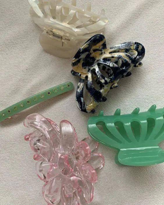 鲨鱼夹的使用 fa46cc2584864d40b22cc045190d6a1c.jpeg