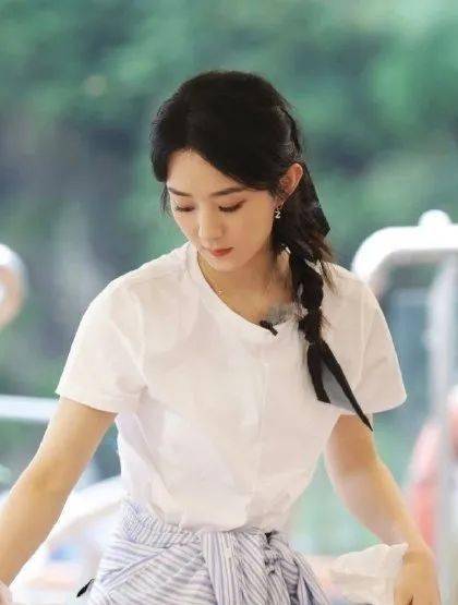 杨采钰|学杨采钰 欧阳娜娜的丝巾百搭法！秒变气质女神…