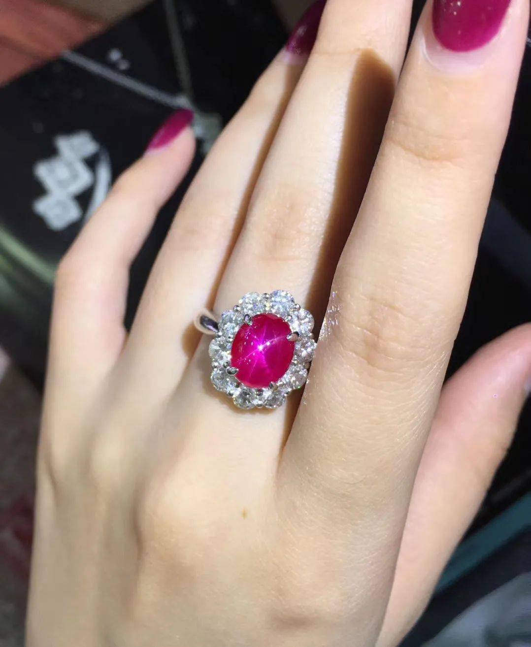 老年人|41岁女子10年时间里和8名老年人结婚 骗走大量珠宝和钱财后悲剧