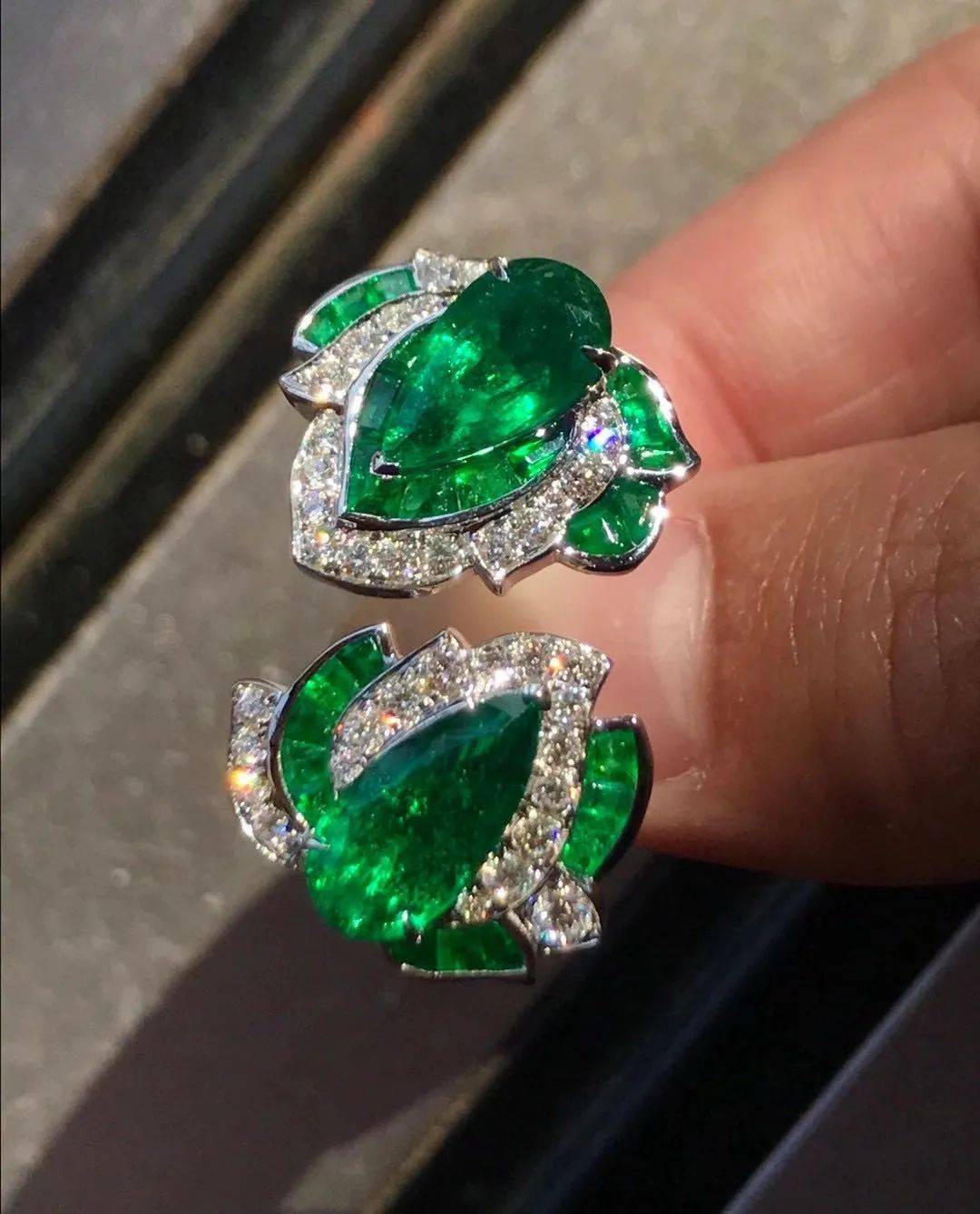 老年人|41岁女子10年时间里和8名老年人结婚 骗走大量珠宝和钱财后悲剧