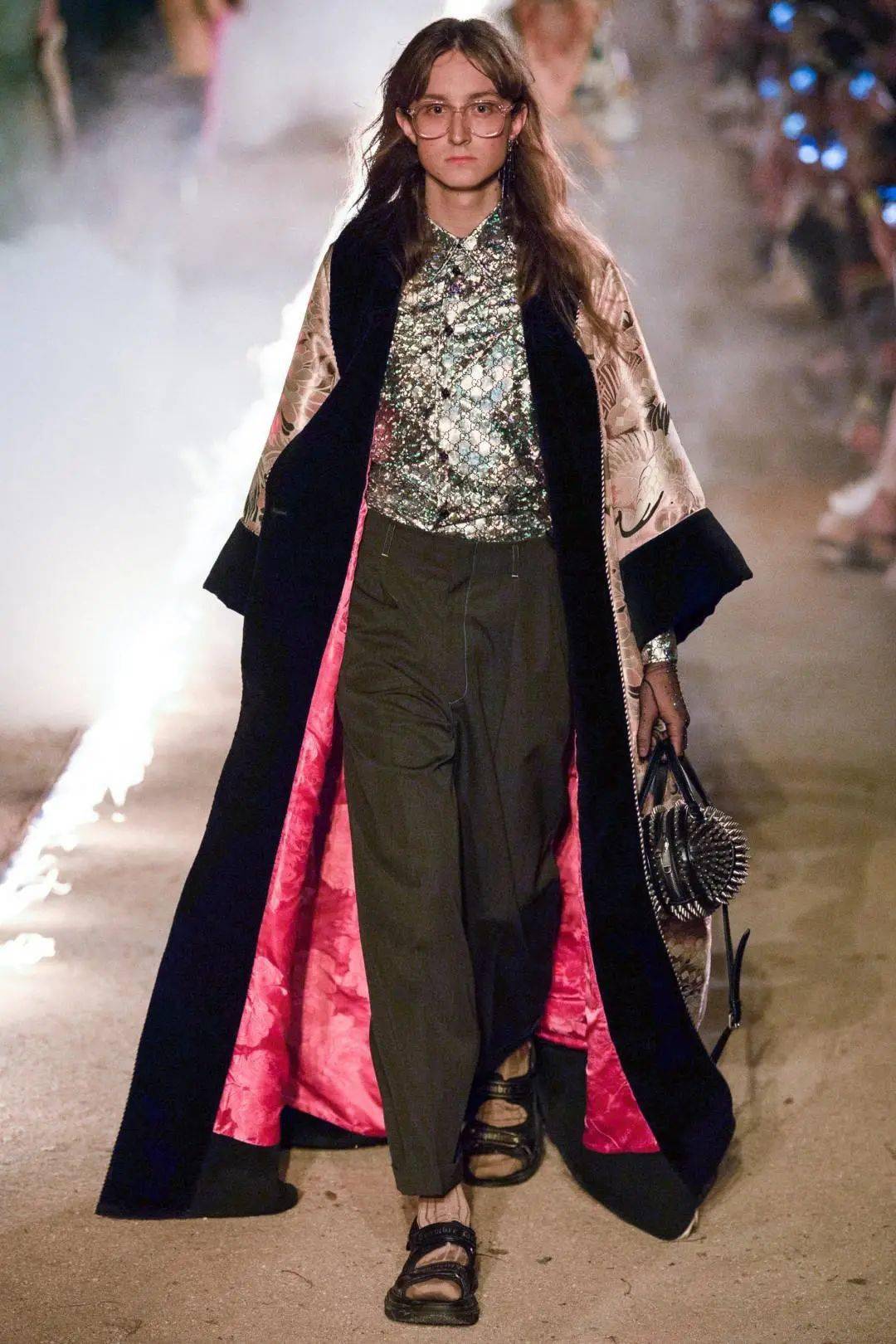 Reed|勇敢出柜却受尽歧视,如今他凭借仙美颜值为Gucci走秀,还被Vogue评为最受瞩目的设计师！