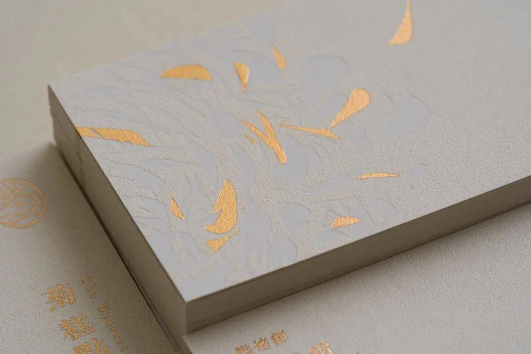 品牌|这个品牌标准字的设计，以花瓣为主轴