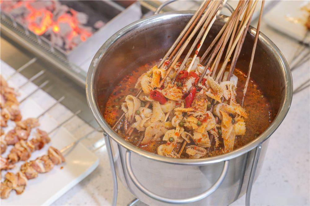 韩缘|69.9元抢！价值150元「韩缘烧烤城」自动烧烤套餐！30荤串+10素串+烧烤伴侣+锡纸金针菇+凉菜+饮品！