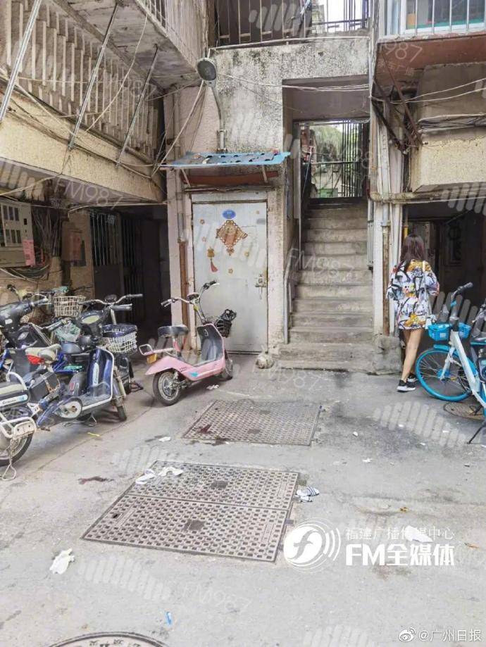 福州|福州一外卖员工作中不幸身亡，业主称其送完单跑下楼时一脚踩空...