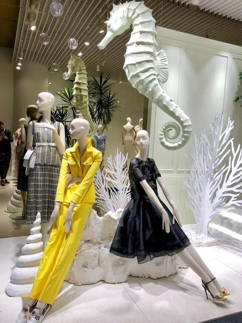 要点|秋冬服装陈列：2个要点+3个区域+8个技巧！