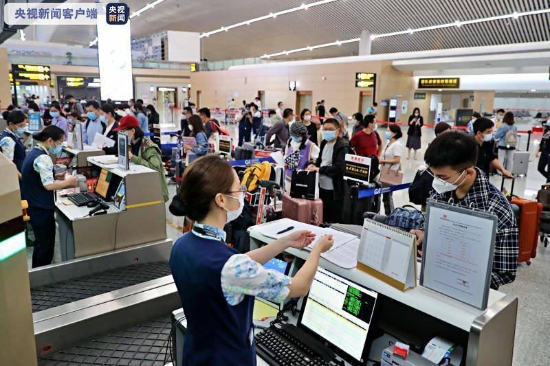 航空公司|疫情以来 国内航空公司执行的首条国际复学包机航线在重庆启航