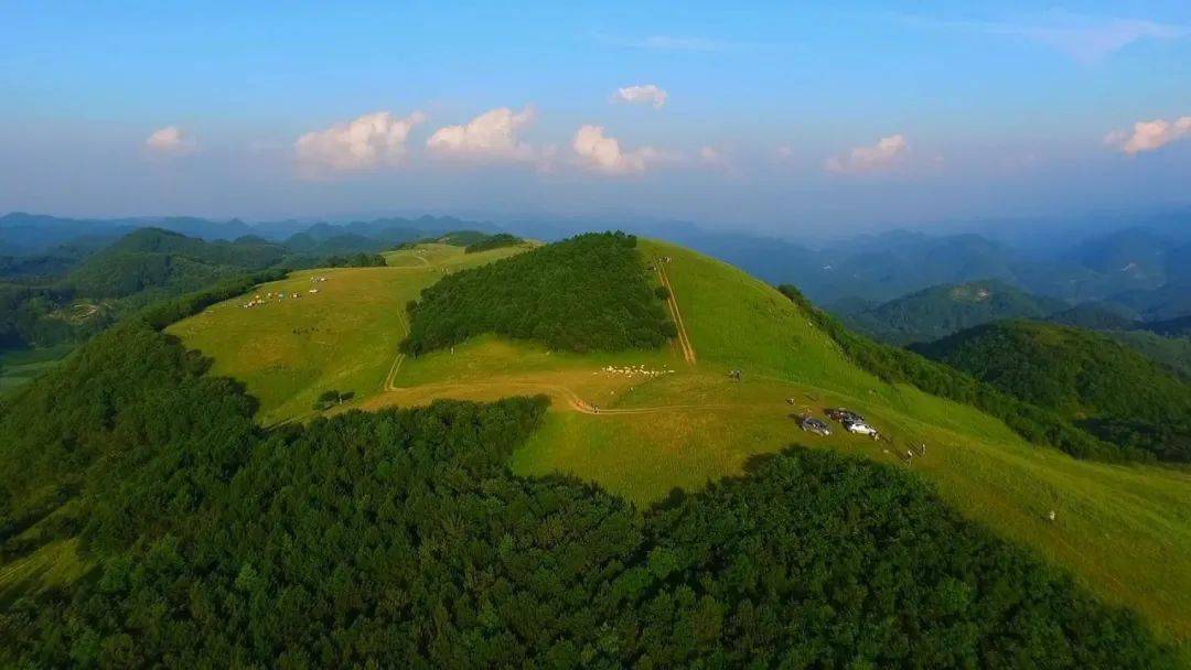 "来到龙坪村之后,我感觉这里不愧为襄阳的西藏,山青水秀,风景秀丽