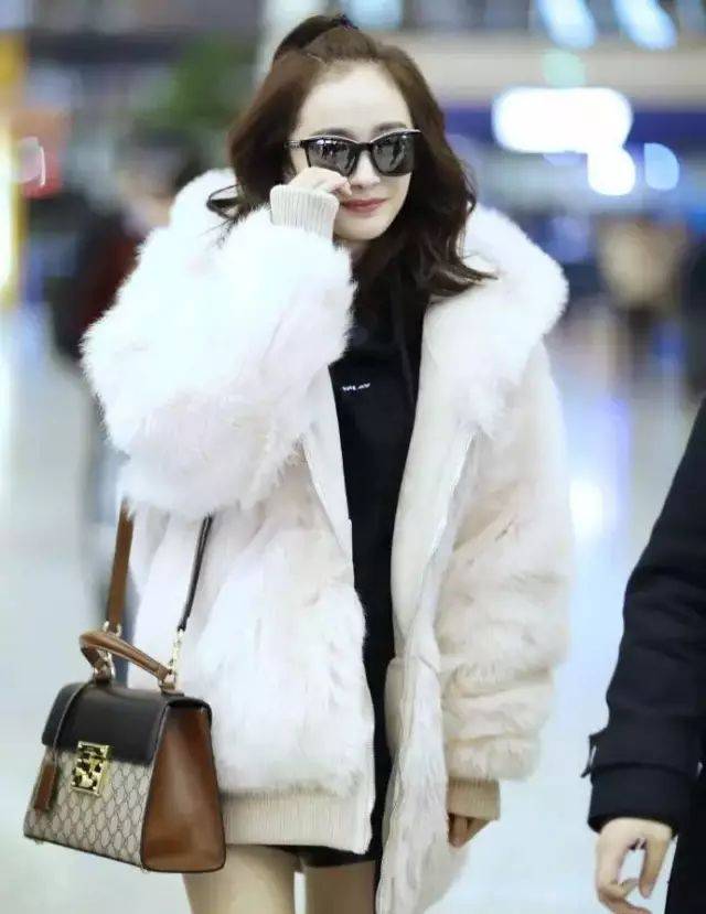 发型|头发长别老披着！这10种发型让你又美又有女人味！