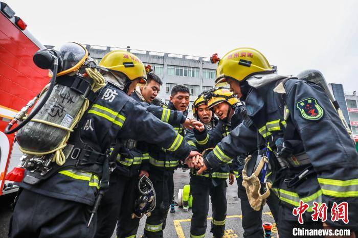 比武场上的贵州消防员:披荆斩棘 乘风破浪