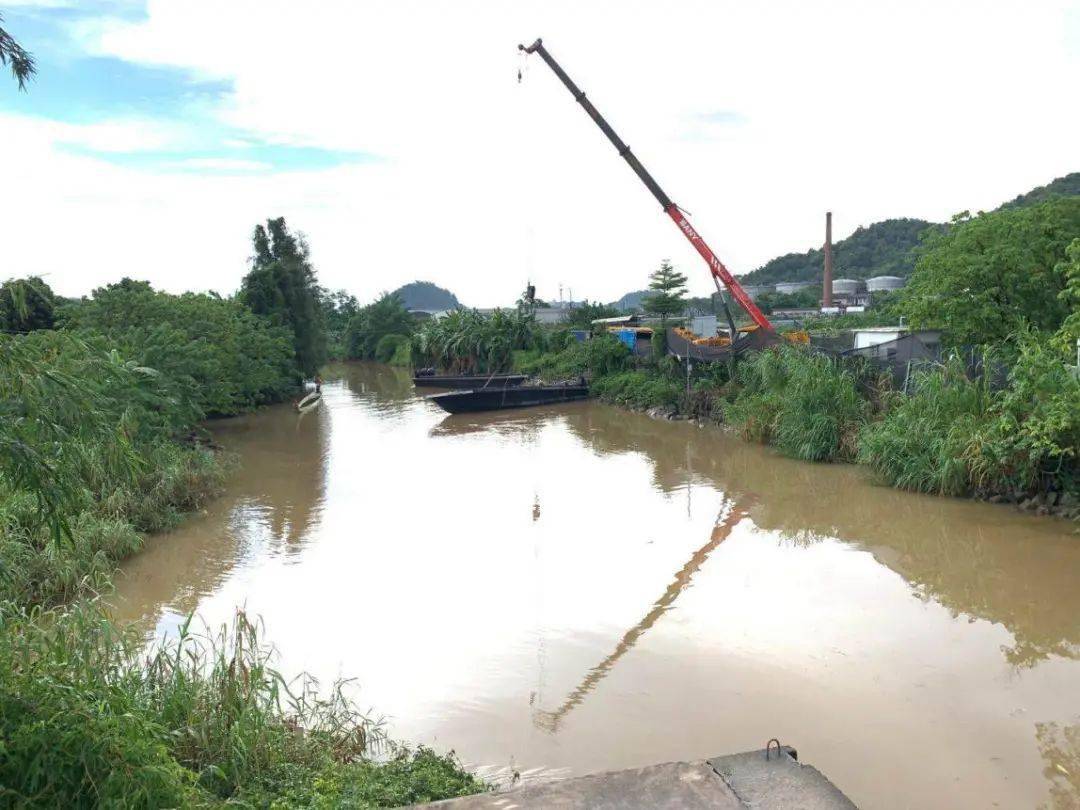 新造镇重拳出击打走私3艘三无大飞现场被查获