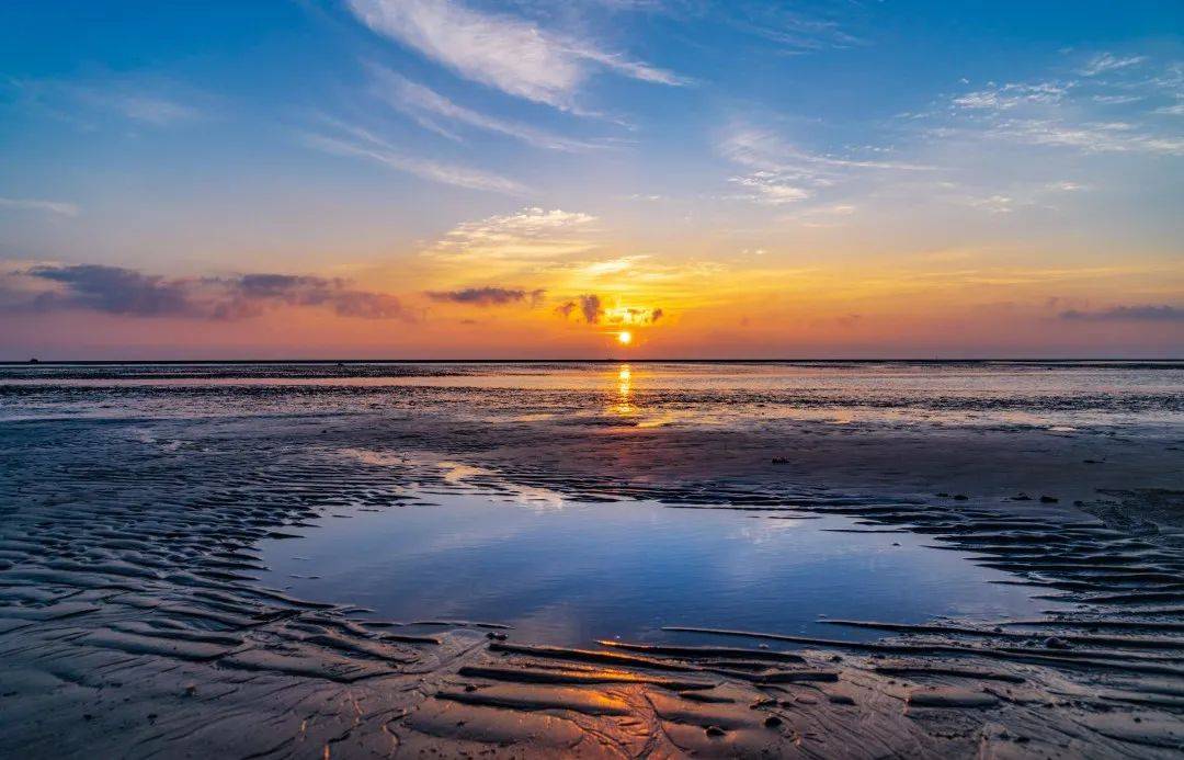 海上日出,黄金海滩不可错过的一道绝美风景!