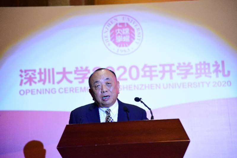 新生|1.1万深圳大学萌新开学，校长：永葆“四心”，且歌且行