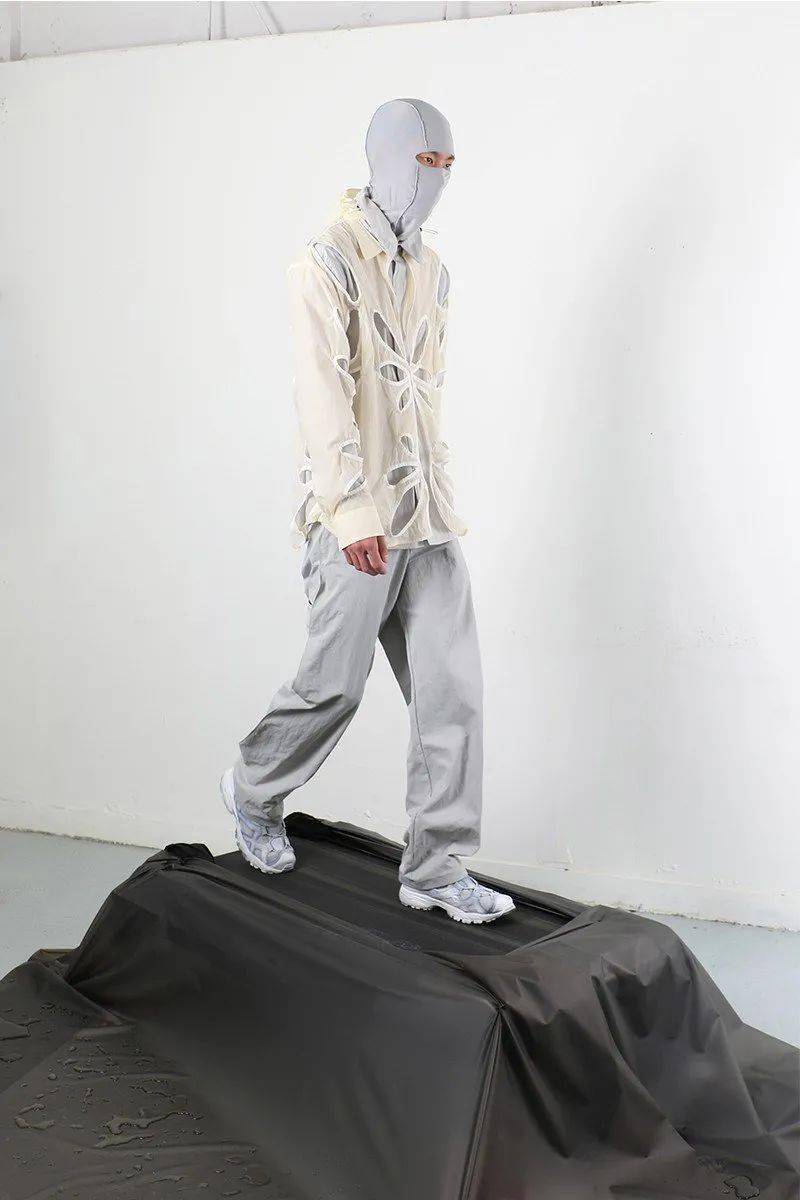 Banksy|潮事 | 这双写着汉字的 Nike ，我真的爱了