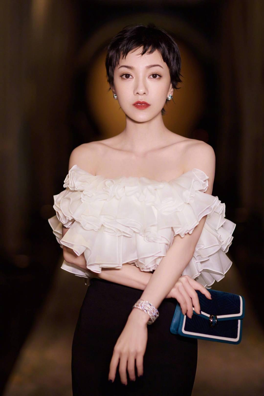 短发|这个女人好迷人！还有什么造型是她驾驭不了的？